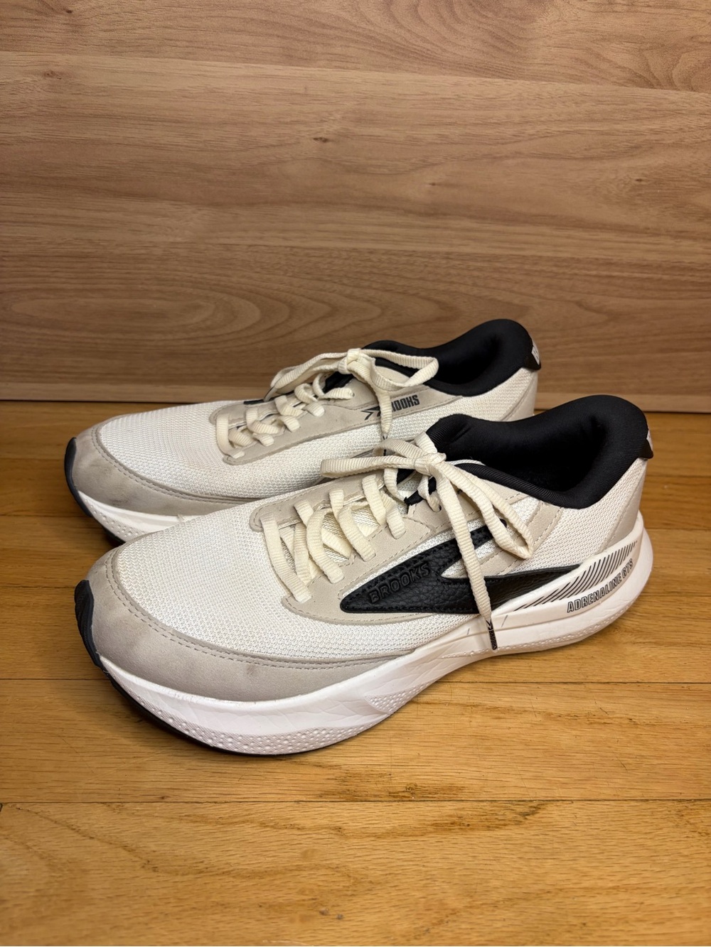Brooks Adrenaline GTS 24 Women's Sneakers - Size 8.5